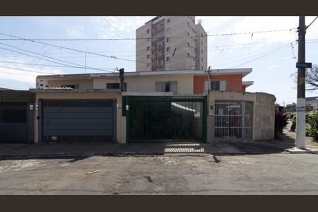 Casa à venda com 135m², 3 quartos e 2 vagas Casa à venda com 135m², 3 quartos e 2 vagasFachada