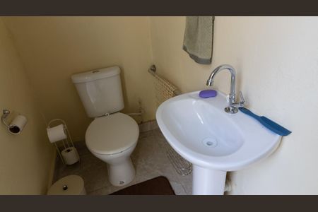 Casa à venda com 135m², 3 quartos e 2 vagas Casa à venda com 135m², 3 quartos e 2 vagasBanheiro de Serviço 2