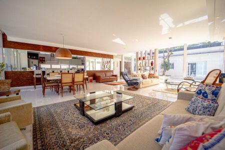 Casa à venda com 3 quartos, 300m² em Pacaembu, São Paulo