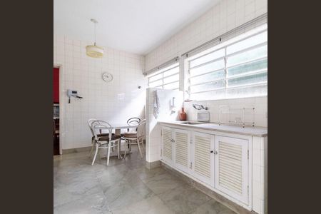 Casa à venda com 3 quartos, 210m² em Pacaembu, São Paulo