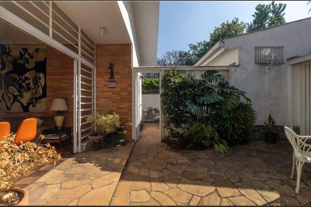 Casa à venda com 3 quartos, 210m² em Pacaembu, São Paulo