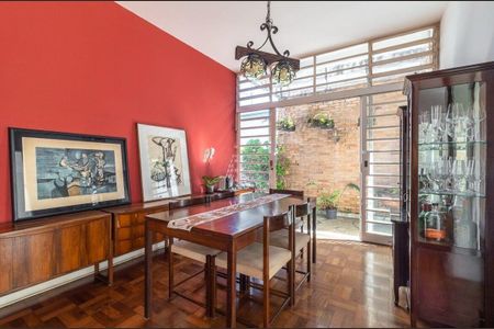 Casa à venda com 3 quartos, 210m² em Pacaembu, São Paulo