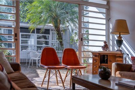 Casa à venda com 3 quartos, 210m² em Pacaembu, São Paulo