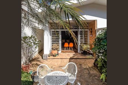 Casa à venda com 3 quartos, 210m² em Pacaembu, São Paulo