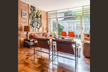 Casa à venda com 3 quartos, 210m² em Pacaembu, São Paulo