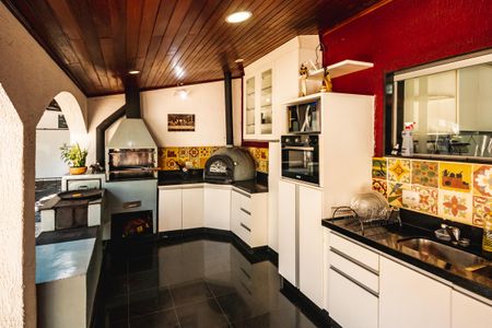 Casa à venda com 1450m², 3 quartos e 5 vagas Casa à venda com 1450m², 3 quartos e 5 vagasÁrea Gourmet
