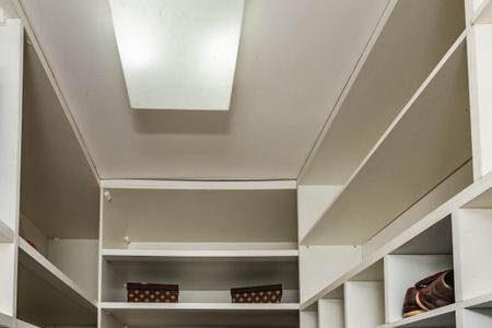 Casa à venda com 1450m², 3 quartos e 5 vagas Casa à venda com 1450m², 3 quartos e 5 vagasCloset da suíte 3