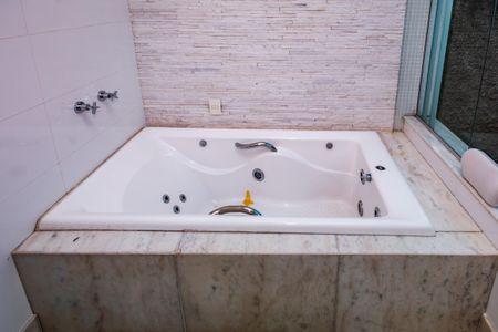Casa à venda com 1450m², 3 quartos e 5 vagas Casa à venda com 1450m², 3 quartos e 5 vagasBanheiro da Suíte 3