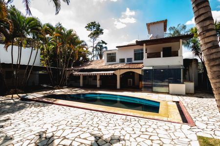 Casa à venda com 1450m², 3 quartos e 5 vagas Casa à venda com 1450m², 3 quartos e 5 vagasPiscina