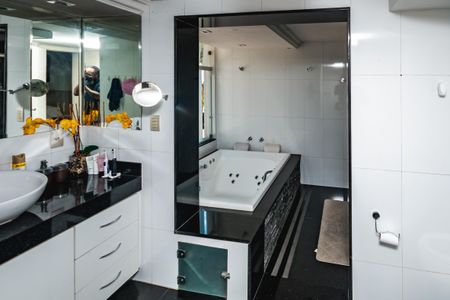 Casa à venda com 1450m², 3 quartos e 5 vagas Casa à venda com 1450m², 3 quartos e 5 vagasBanheiro da Suíte 1