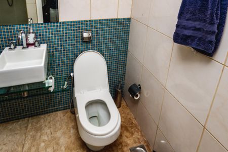 Casa à venda com 1450m², 3 quartos e 5 vagas Casa à venda com 1450m², 3 quartos e 5 vagasBanheiro Social