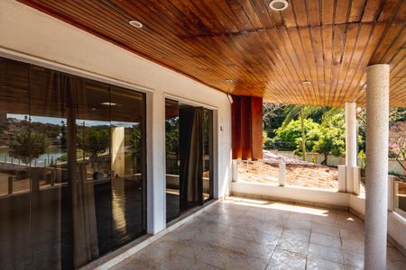 Casa à venda com 1450m², 3 quartos e 5 vagas Casa à venda com 1450m², 3 quartos e 5 vagasVaranda Suíte 1