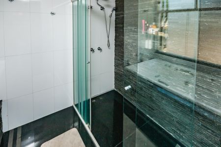 Casa à venda com 1450m², 3 quartos e 5 vagas Casa à venda com 1450m², 3 quartos e 5 vagasBanheiro da Suíte 1