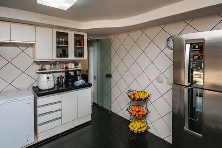Casa à venda com 1450m², 3 quartos e 5 vagas Casa à venda com 1450m², 3 quartos e 5 vagasCozinha
