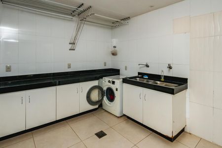 Casa à venda com 1450m², 3 quartos e 5 vagas Casa à venda com 1450m², 3 quartos e 5 vagasÁrea de Serviço