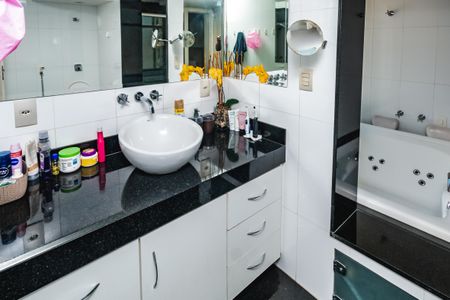 Casa à venda com 1450m², 3 quartos e 5 vagas Casa à venda com 1450m², 3 quartos e 5 vagasBanheiro da Suíte 1