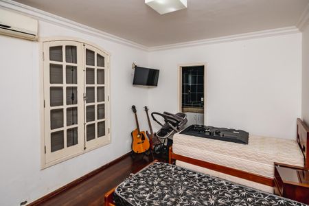 Casa à venda com 1450m², 3 quartos e 5 vagas Casa à venda com 1450m², 3 quartos e 5 vagasSuíte 2
