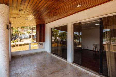 Casa à venda com 1450m², 3 quartos e 5 vagas Casa à venda com 1450m², 3 quartos e 5 vagasVaranda Suíte 1