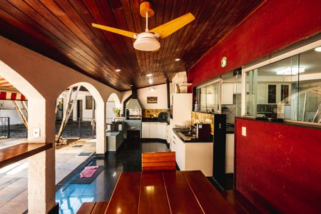 Casa à venda com 1450m², 3 quartos e 5 vagas Casa à venda com 1450m², 3 quartos e 5 vagasÁrea Gourmet