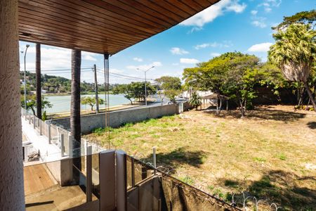 Casa à venda com 1450m², 3 quartos e 5 vagas Casa à venda com 1450m², 3 quartos e 5 vagasVaranda Suíte 1