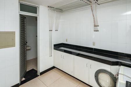 Casa à venda com 1450m², 3 quartos e 5 vagas Casa à venda com 1450m², 3 quartos e 5 vagasÁrea de Serviço
