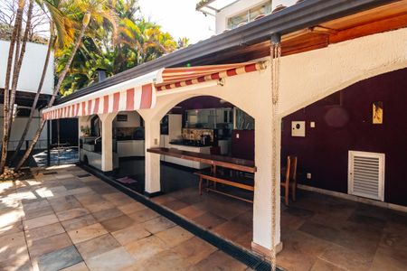 Casa à venda com 1450m², 3 quartos e 5 vagas Casa à venda com 1450m², 3 quartos e 5 vagasÁrea Gourmet