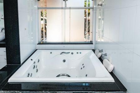 Casa à venda com 1450m², 3 quartos e 5 vagas Casa à venda com 1450m², 3 quartos e 5 vagasBanheiro da Suíte 1