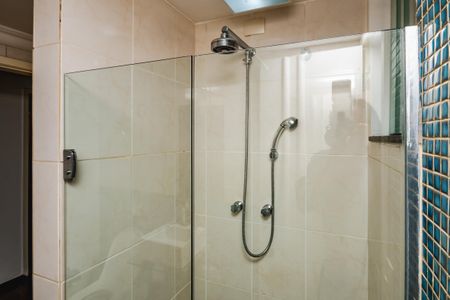 Casa à venda com 1450m², 3 quartos e 5 vagas Casa à venda com 1450m², 3 quartos e 5 vagasBanheiro Social