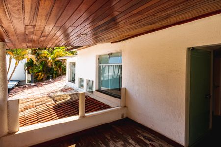 Casa à venda com 1450m², 3 quartos e 5 vagas Casa à venda com 1450m², 3 quartos e 5 vagasVaranda Suíte 1