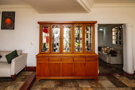Casa à venda com 1450m², 3 quartos e 5 vagas Casa à venda com 1450m², 3 quartos e 5 vagasSala