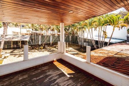 Casa à venda com 1450m², 3 quartos e 5 vagas Casa à venda com 1450m², 3 quartos e 5 vagasVaranda Suíte 1
