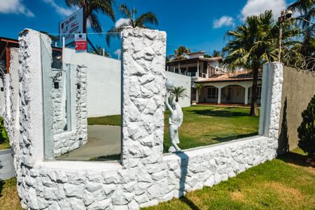 Casa à venda com 1450m², 3 quartos e 5 vagas Casa à venda com 1450m², 3 quartos e 5 vagasFachada