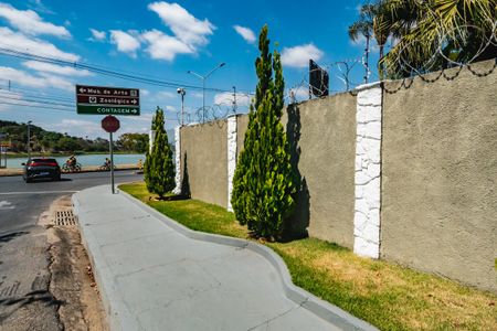 Casa à venda com 1450m², 3 quartos e 5 vagas Casa à venda com 1450m², 3 quartos e 5 vagasFachada