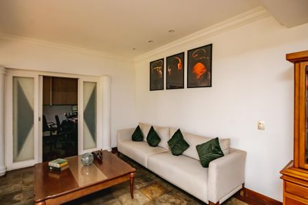 Casa à venda com 1450m², 3 quartos e 5 vagas Casa à venda com 1450m², 3 quartos e 5 vagasSala
