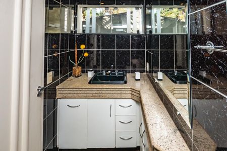 Casa à venda com 1450m², 3 quartos e 5 vagas Casa à venda com 1450m², 3 quartos e 5 vagasBanheiro da Suíte 2