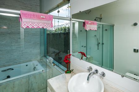 Casa à venda com 1450m², 3 quartos e 5 vagas Casa à venda com 1450m², 3 quartos e 5 vagasBanheiro da Suíte 3