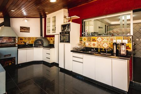 Casa à venda com 1450m², 3 quartos e 5 vagas Casa à venda com 1450m², 3 quartos e 5 vagasÁrea Gourmet