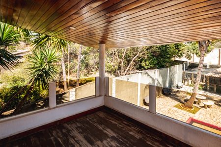 Casa à venda com 1450m², 3 quartos e 5 vagas Casa à venda com 1450m², 3 quartos e 5 vagasVaranda Suíte 1