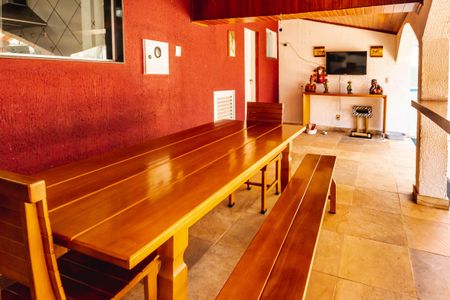 Casa à venda com 1450m², 3 quartos e 5 vagas Casa à venda com 1450m², 3 quartos e 5 vagasÁrea Gourmet