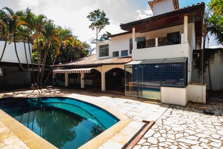 Casa à venda com 1450m², 3 quartos e 5 vagas Casa à venda com 1450m², 3 quartos e 5 vagasPiscina