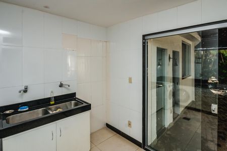 Casa à venda com 1450m², 3 quartos e 5 vagas Casa à venda com 1450m², 3 quartos e 5 vagasÁrea de Serviço