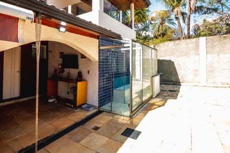 Casa à venda com 1450m², 3 quartos e 5 vagas Casa à venda com 1450m², 3 quartos e 5 vagasSauna