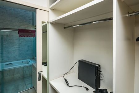 Casa à venda com 1450m², 3 quartos e 5 vagas Casa à venda com 1450m², 3 quartos e 5 vagasCloset da suíte 3
