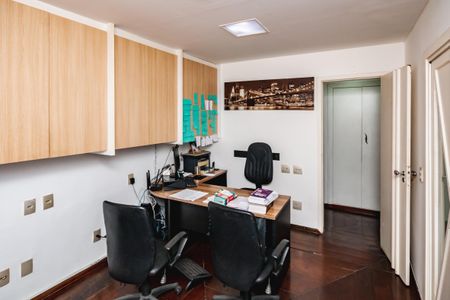 Casa à venda com 1450m², 3 quartos e 5 vagas Casa à venda com 1450m², 3 quartos e 5 vagasEscritório