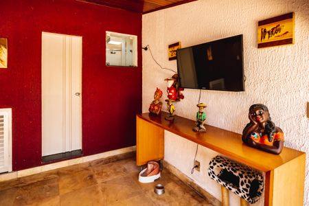 Casa à venda com 1450m², 3 quartos e 5 vagas Casa à venda com 1450m², 3 quartos e 5 vagasÁrea Gourmet