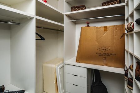Casa à venda com 1450m², 3 quartos e 5 vagas Casa à venda com 1450m², 3 quartos e 5 vagasCloset da suíte 3