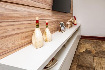 Casa à venda com 1450m², 3 quartos e 5 vagas Casa à venda com 1450m², 3 quartos e 5 vagasSala de TV