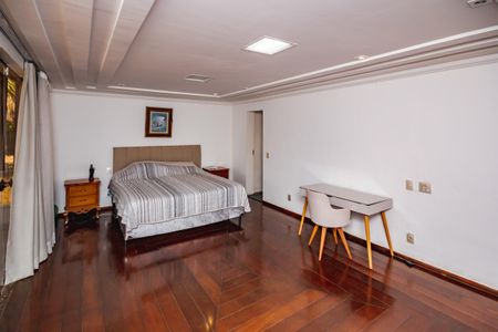 Casa à venda com 1450m², 3 quartos e 5 vagas Casa à venda com 1450m², 3 quartos e 5 vagasSuíte 1