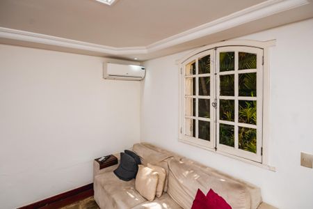 Sala de TV de casa à venda com 3 quartos, 1450m² em Garças, Belo Horizonte