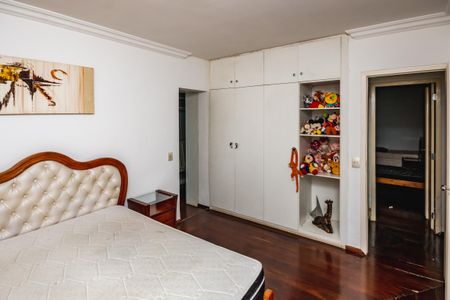 Casa à venda com 1450m², 3 quartos e 5 vagas Casa à venda com 1450m², 3 quartos e 5 vagasSuíte 3